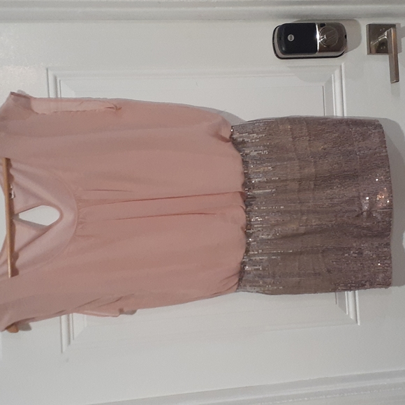 Mini dress - Picture 1 of 2